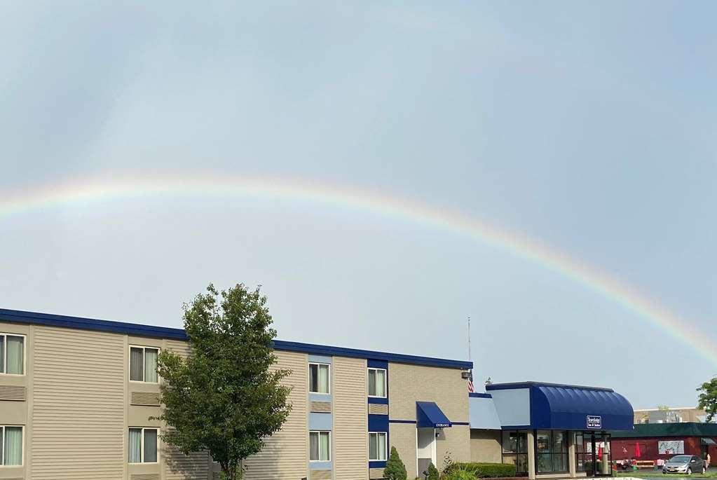 Travelodge Inn & Suites By Wyndham Albany Exterior foto